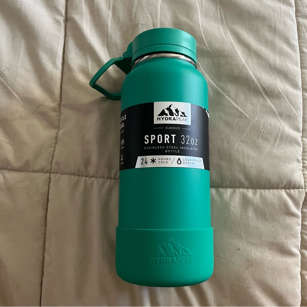 NWT 32oz green hydrapeak bottle